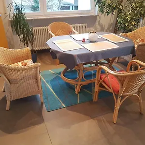 Privatunterkunft Zimmer 2 Nahe Thoraxklinik Mit Gemeinschaftsbad Und Gemeinschaftsküche 