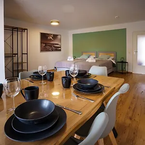 Apartment Immostay #2 -moderne Mit Zwei Balkonen, Wlan & Parkmoeglichkeit 
